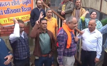 हिंदू संगठनों के प्रतिनिधियों ने संजौली मस्जिद के बाहर किया विरोध प्रदर्शन 