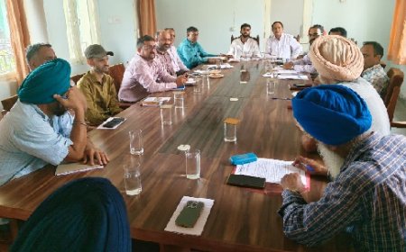 भारतीय किसान यूनियन की बैठक एपीएमसी पांवटा, सिविल सप्लाई व कृषि विभाग के अधिकारियों के साथ संपन्न 