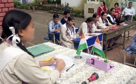 सोलन के सीनियर सेकेंडरी स्कूल डगशाई में यूथ पार्लियामेंट का आयोजन
