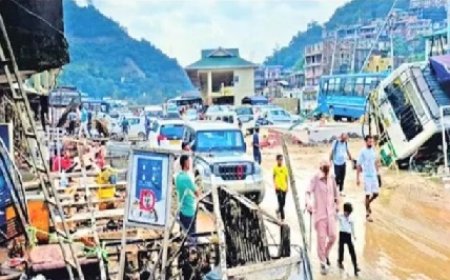 भारी बारिश से धर्मपुर बाजार खंडहर में तब्दील, बाढ़ के कहर ने रोकी जिंदगी की रफ्तार