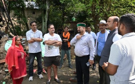 आयुष मंत्री ने संघोल में भारी बारिश से क्षतिग्रस्त हुए घरों के नुकसान का लिया जायजा