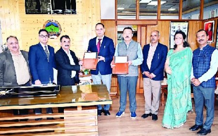प्रदेश विश्वविद्यालय और पर्यटन विकास निगम लिमिटेड शिमला के बीच एक समझौता ज्ञापन हस्ताक्षर 
