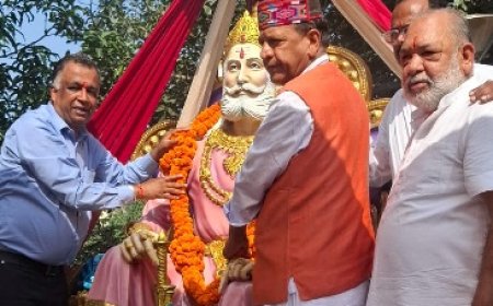 महाराजा अग्रसेन की जयंती पर डॉ बिंदल ने उनकी प्रतिमा पर किया माल्यार्पण  