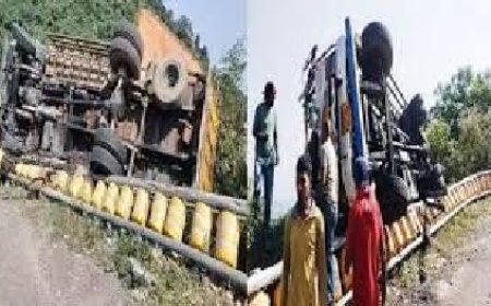 कांगड़ा के देहरागोपीपुर के साथ ढलियारा में बड़ा सड़क हादसा,हादसे में दो श्रद्धालुओं की माैत जबकि 19 घायल