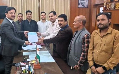 खादी एवं ग्रामोद्योग आयोग ने मुख्यमंत्री राहत कोष में दिया 2 दिन का वेतन