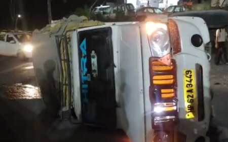 अचानक अनियंत्रित होकर पलटी सेब से भरी पिकअप,हादसे में कोई जनहानि नहीं