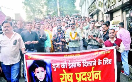 युग हत्याकांड मामले में तीनों दोषियों को मौत की सजा की मांग को लेकर शिमला में सडक़ों पर उतरे लोग