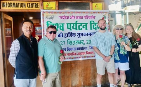विश्व पर्यटन दिवस पर टूरिस्टों का फूल मालाओं के साथ किया स्वागत