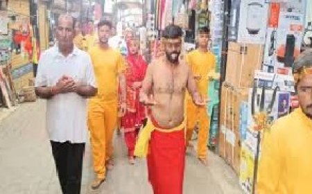 आस्था : हाथों और सिर पर अंखड ज्योति लेकर माता ज्वाला के दरबार में पहुंचा श्रद्धालु