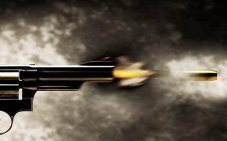 शहर से सटे चकलू क्षेत्र में शिकार करते वक्त एक युवक की गोली लगने से मौत