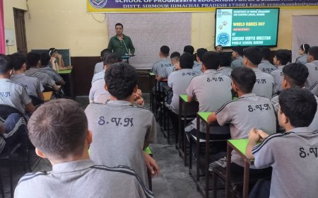 जानवर पालतू हो या आवारा सभी का टीकाकरण करवाना जरूरी , एसवीएम स्कूल में पशु पालन विभाग ने लगाया शिविर 