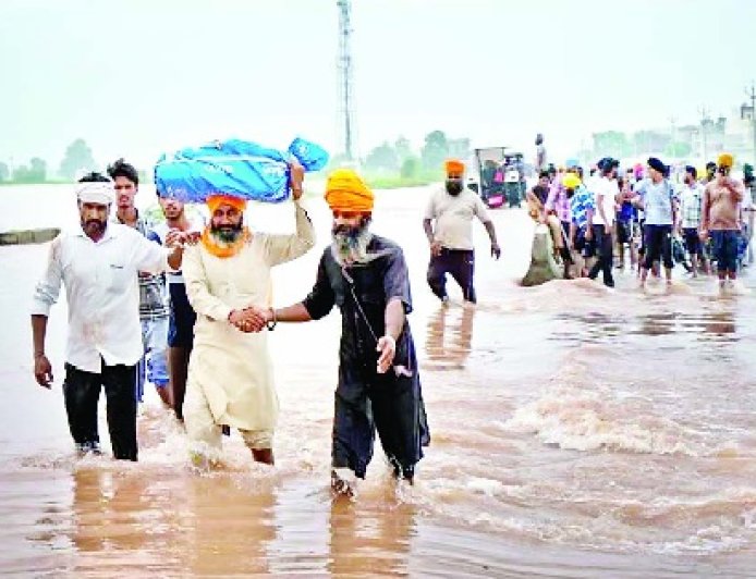 देश के कई राज्यों में मानसून की बारिश बनी आफत, जम्मू-कश्मीर, उत्तराखंड, हरियाणा में भी बिगड़े हालात