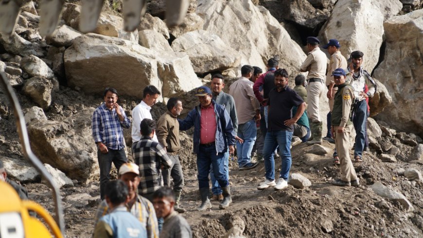 एक जनजातीय क्षेत्र भरमौर में लोगों को सफल रेस्क्यू कर दूसरे जनजातीय जिला किन्नौर में सड़क बहाली में जुटे मंत्री