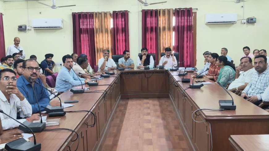 आपदा से हुए नुकसान की 13 सितंबर तक रिपोर्ट प्रेषित करें अधिकारी , समीक्षा बैठक में विधायक ने दिए निर्देश 