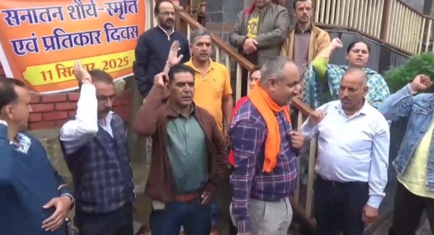 हिंदू संगठनों के प्रतिनिधियों ने संजौली मस्जिद के बाहर किया विरोध प्रदर्शन