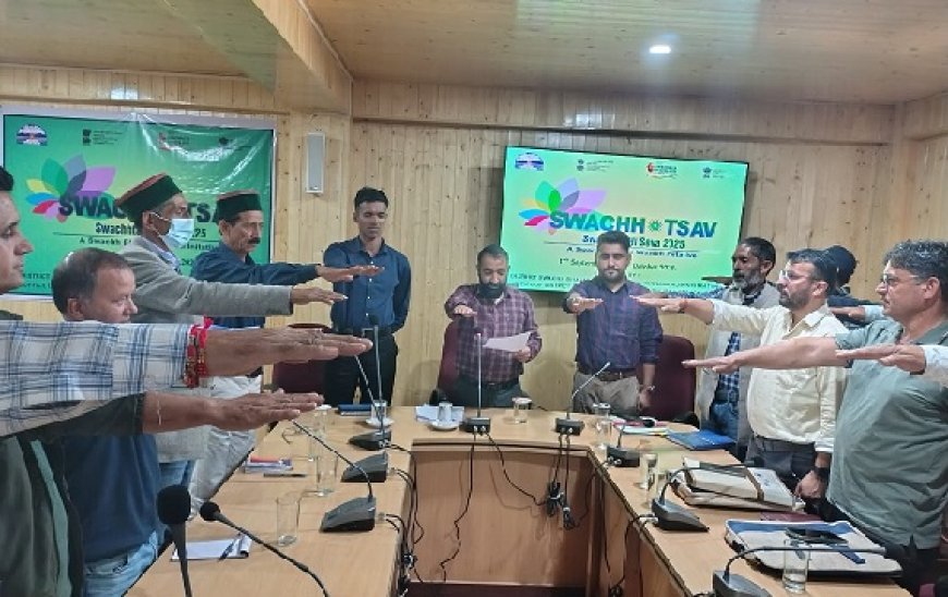 उपायुक्त किन्नौर ने जिला में आयोजित होने वाले स्वच्छता ही सेवा अभियान को हरी झंडी दिखाकर किया आरम्भ  