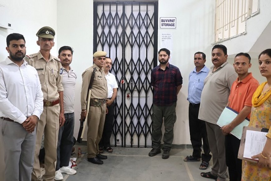 जिला निर्वाचन अधिकारी ने त्रैमासिक ईवीएम व वीवीपैट भंडार कक्ष का किया निरीक्षण
