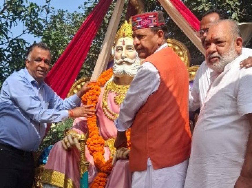 महाराजा अग्रसेन की जयंती पर डॉ बिंदल ने उनकी प्रतिमा पर किया माल्यार्पण