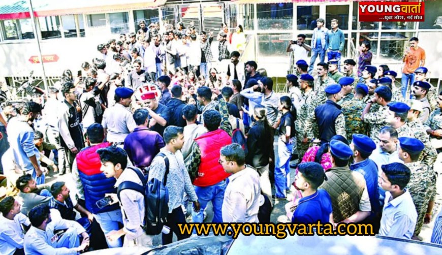 एचपीयू में छात्रों ने किया विधायक हरीश जनारथा का घेराव , एसएफआई और पुलिस के बीच झड़प , कई कार्यकर्ता घायल