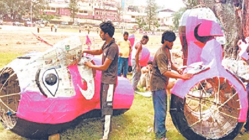 मिसाल :  नाहन शहर के चौगान मैदान में हिंदुओं के दशहरा उत्सव में खुशियों के रंग भर रहे मुस्लिम कारीगर