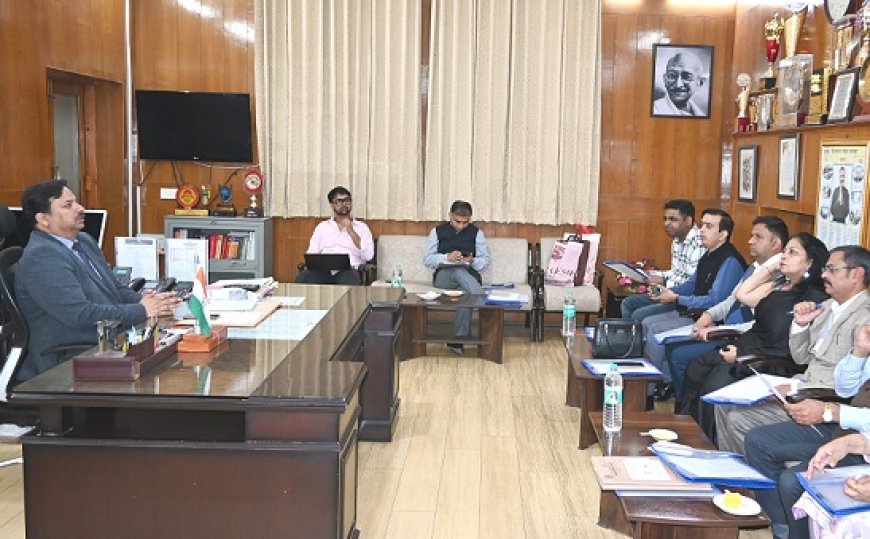 विद्यार्थियों के सर्वांगीण विकास हेतु आवश्यक संसाधनों को करें और सुदृढ़ : उपायुक्त