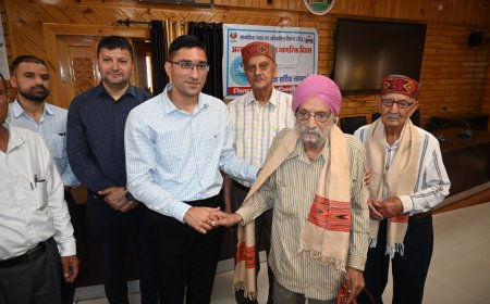 वरिष्ठ नागरिक समाज की अमूल्य धरोहर , नई पीढ़ी को बुजुर्गों से मिलती है प्रेरणा : उपायुक्त
