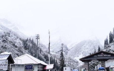प्रदेश के पर्यटन उद्योग को मानसून की तबाही से उबरने के बाद ताजा बर्फबारी से अच्छे कारोबार की उम्मीद