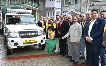 मुख्यमंत्री ने हरी झंडी दिखाकर आपदा प्रभावित क्षेत्रों के लिए राहत सामग्री रवाना की