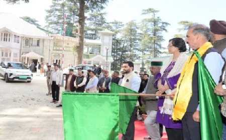 सीएम सुक्खू ने राजीव गांधी स्वरोजगार स्टार्टअप योजना के तहत 20 इलेक्ट्रिक टैक्सियों को दिखाई हरी झंडी