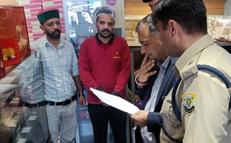 संजौली में फिंकवाई 33 किलो खराब मिठाइयां 