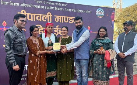 दीपावली मांडव हिम ईरा आजीविका मेले में 23 स्टॉलों पर हुई 18 लाख से अधिक की बिक्री