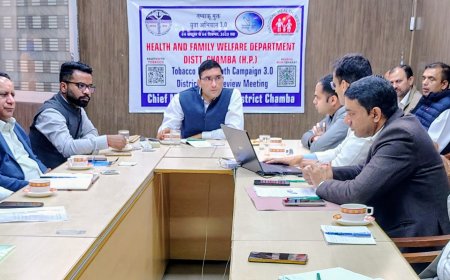 पुलिस ने धूम्रपान करने वालों से वसूला 44650 रुपये जुर्माना , समीक्षा की बैठक में  डीसी ने दी जानकारी