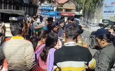 बैक लॉग कोटे के पदों को भरने की मांग को लेकर दृष्टिबाधितों का सचिवालय के बाहर प्रदर्शन