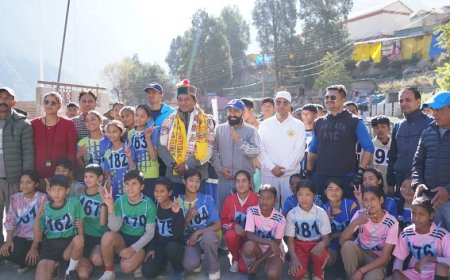 रन फॉर यूनिटी कार्यक्रम के तहत राजस्व मंत्री जगत सिंह नेगी ने मैराथन दौड़ को हरी झंडी दिखाकर किया रवाना