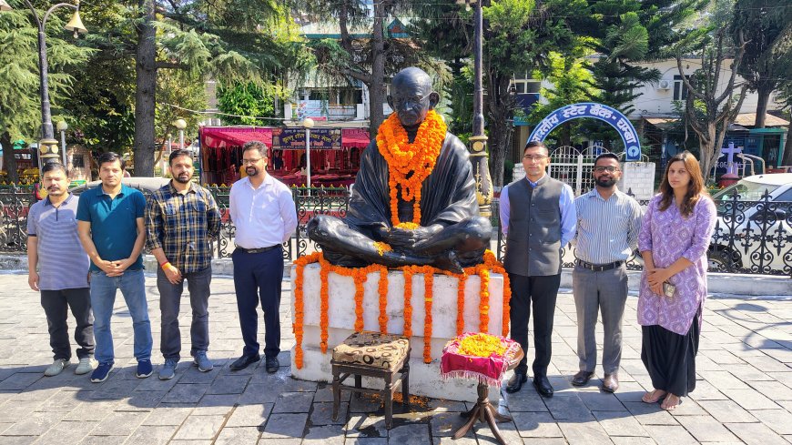 गांधीजी के सत्य और अहिंसा के सिद्धांत आज भी हैं प्रेरणास्रोत , डीसी नें एक पेड़ माँ के नाम अभियान किया शुरू 