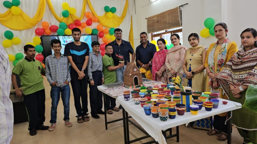 विशेष बच्चों ने दीपावली के लिए तैयार किये खास उत्पाद , दीये , मोमबत्ती और सजावटी सामान की लगाई प्रदर्शनी