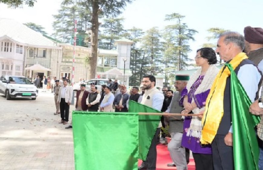सीएम सुक्खू ने राजीव गांधी स्वरोजगार स्टार्टअप योजना के तहत 20 इलेक्ट्रिक टैक्सियों को दिखाई हरी झंडी