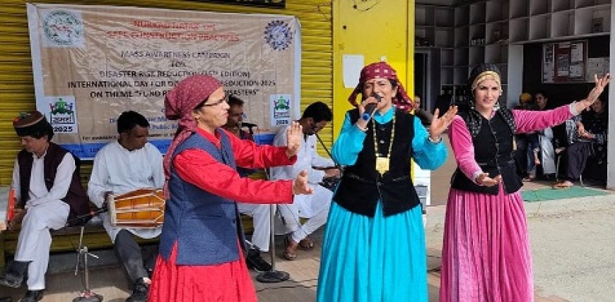 नुक्कड़ नाटक के माध्यम से दिखाया आपदा में अपनों को खोने का दर्द,कलाकारों ने लोगों को सिखाए आपदा प्रबंधन के गुर