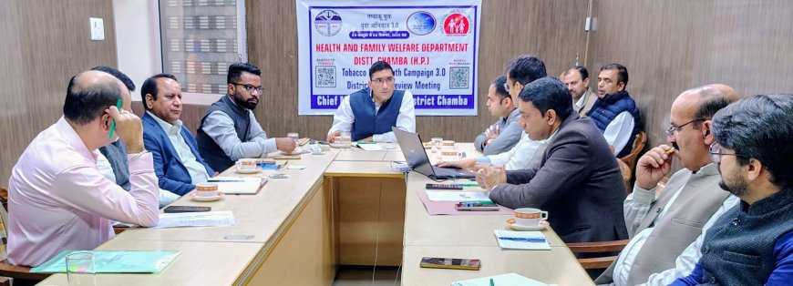 पुलिस ने धूम्रपान करने वालों से वसूला 44650 रुपये जुर्माना , समीक्षा की बैठक में  डीसी ने दी जानकारी 