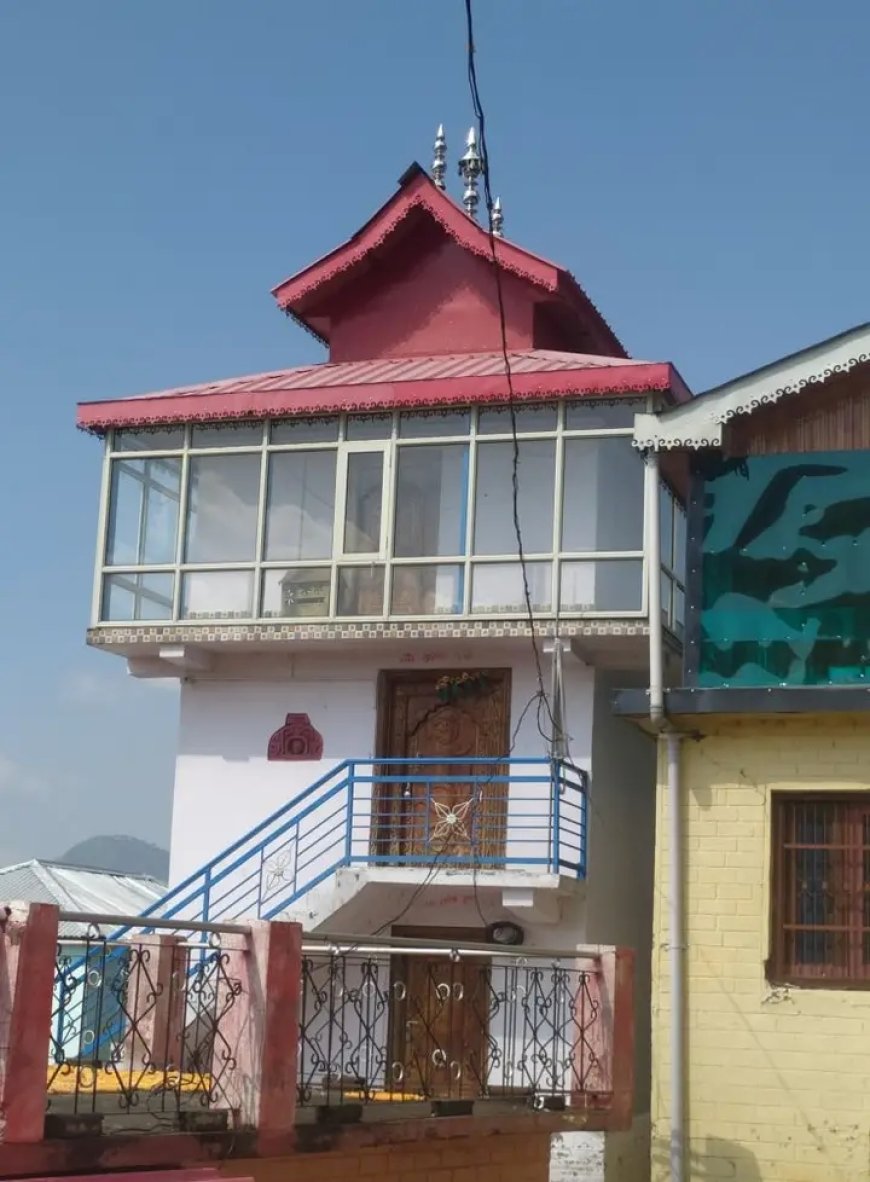 भैया दूज पर नोहराधार क्षेत्र के कमलेश्वर मंदिर में उमड़ा श्रद्धालुओं का हुजूम 