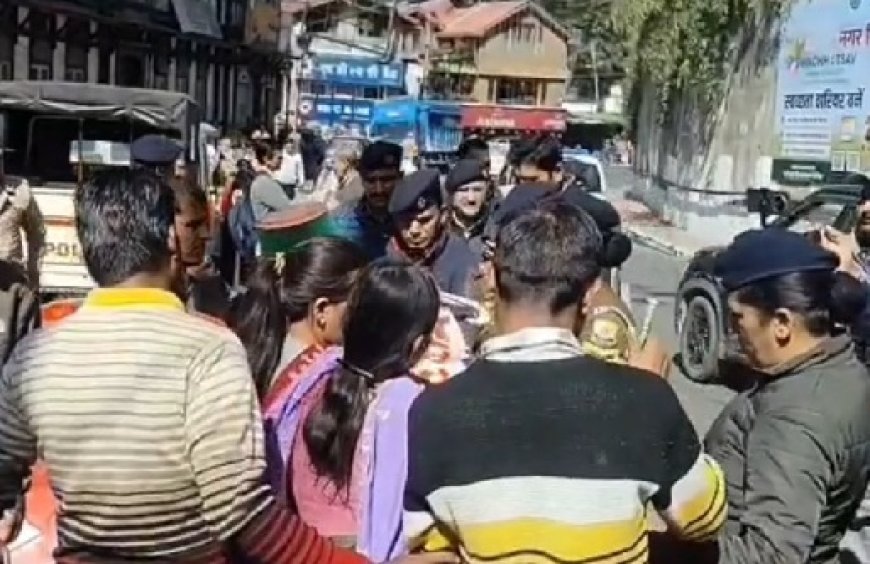 बैक लॉग कोटे के पदों को भरने की मांग को लेकर दृष्टिबाधितों का सचिवालय के बाहर प्रदर्शन
