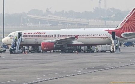 दिल्ली हवाई अड्डे पर 100 से ज्यादा उड़ानें लेट, तकनीकी खराबी के चलते यात्री परेशान   