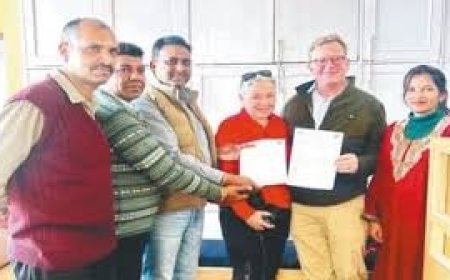 100 साल पहले शिमला में पैदा हुए परिजनों के नगर निगम ने जारी किये जन्म प्रमाणपत्र ,  इंग्लैंड से आए दंपती ने किया हासिल 