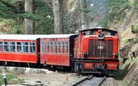 दिल्ली से आने वाली ट्रेनों के साथ ट्रॉय ट्रेनें कनेक्ट होने से कालका से शिमला के लिए ट्रेनों को देरी से रवाना  