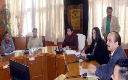 बर्फबारी से निपटने के लिए जिला प्रशासन ने कसी कमर, पांच सेक्टर में बांटा शिमला