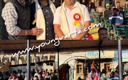 धारटीधार क्रिकेट कप के पांचवें दिन युवराज कंस्ट्र्क्शन कंपनी के मालिक रणधीर सिंह ने बतौर मुख्य अतिथि की शिरकत