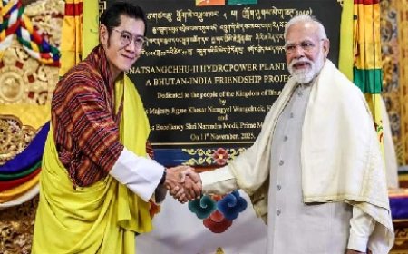 पीएम मोदी ने भूटान के चौथे राजा "ड्रुक ग्यालपो" से की मुलाकात, ऊर्जा और व्यापार सहयोग पर की विस्तृत चर्चा
