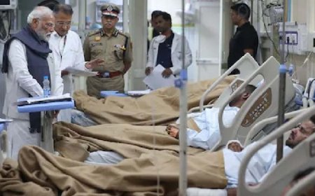 विदेश से लौटते ही दिल्ली विस्फोट के घायलों से मिलने अस्पताल पहुंचे पीएम मोदी