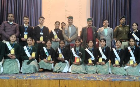 केवल किताबी ज्ञान तक सीमित न रहें छात्र , जीवन के व्यावहारिक अनुभवों से भी सीखें : विक्रमादित्य सिंह