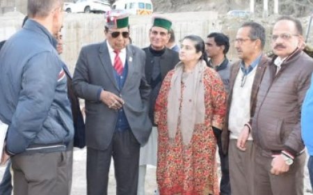 डॉ शांडिल ने सोलन के कथेड़ में निर्माणाधीन अत्याधुनिक बहुउद्देशीय अस्पताल का किया निरीक्षण  